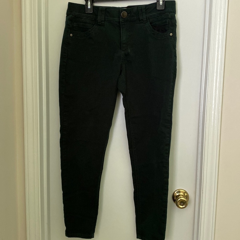 Sz 8 dark green Democracy jeans, tapered leg, “ab” technology, ankle length